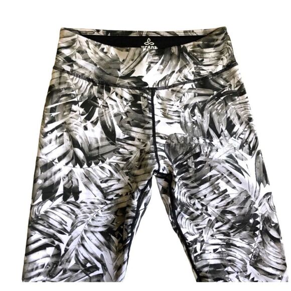 prAna Black Paradise Roxanne Capri Palm Tropical Leggings Size Small - Picture 2 of 10